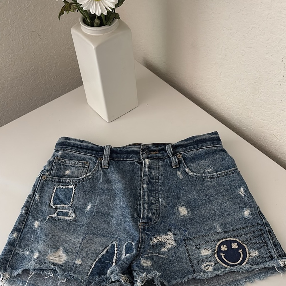 LUCKY Distressed Denim Smiley Motif shorts size 4/27 - Picture 9 of 10
